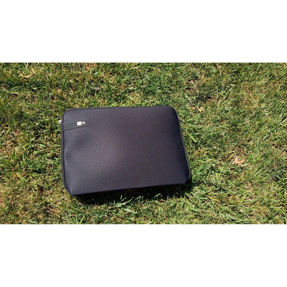 Case Logic 15.6" Laptop Sleeve Black Padded Zip Carrying Case Thule Group NWOT